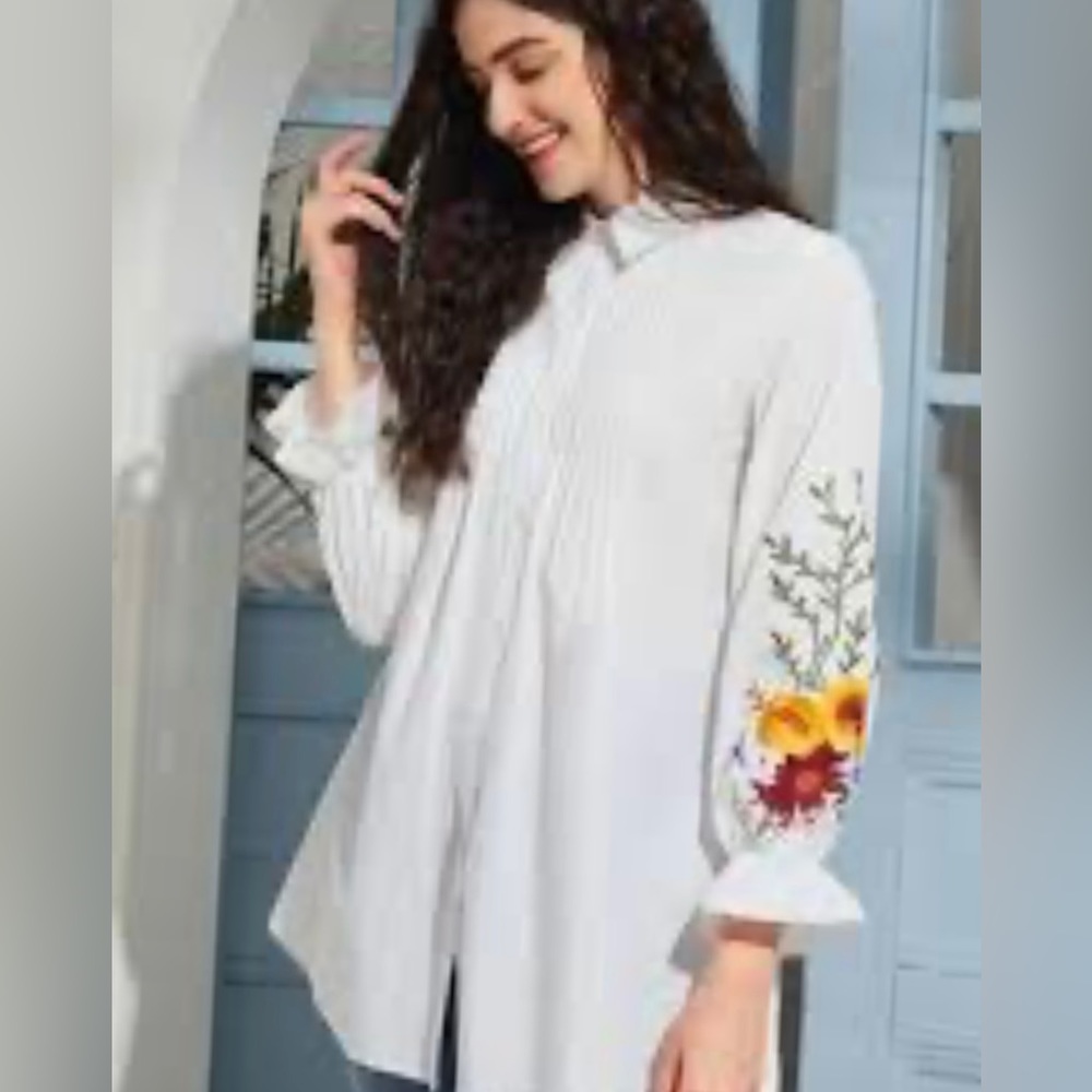 SHEIN Mulvari Floral Embroidery Flounce Sleeve Longline Blouse - Picture 1 of 6